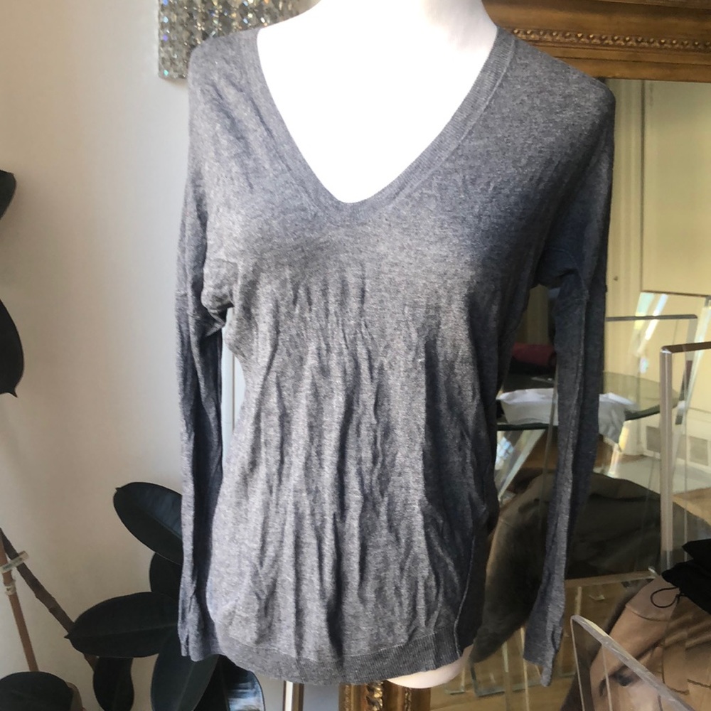 Vince gray Xs knit v neck sweater